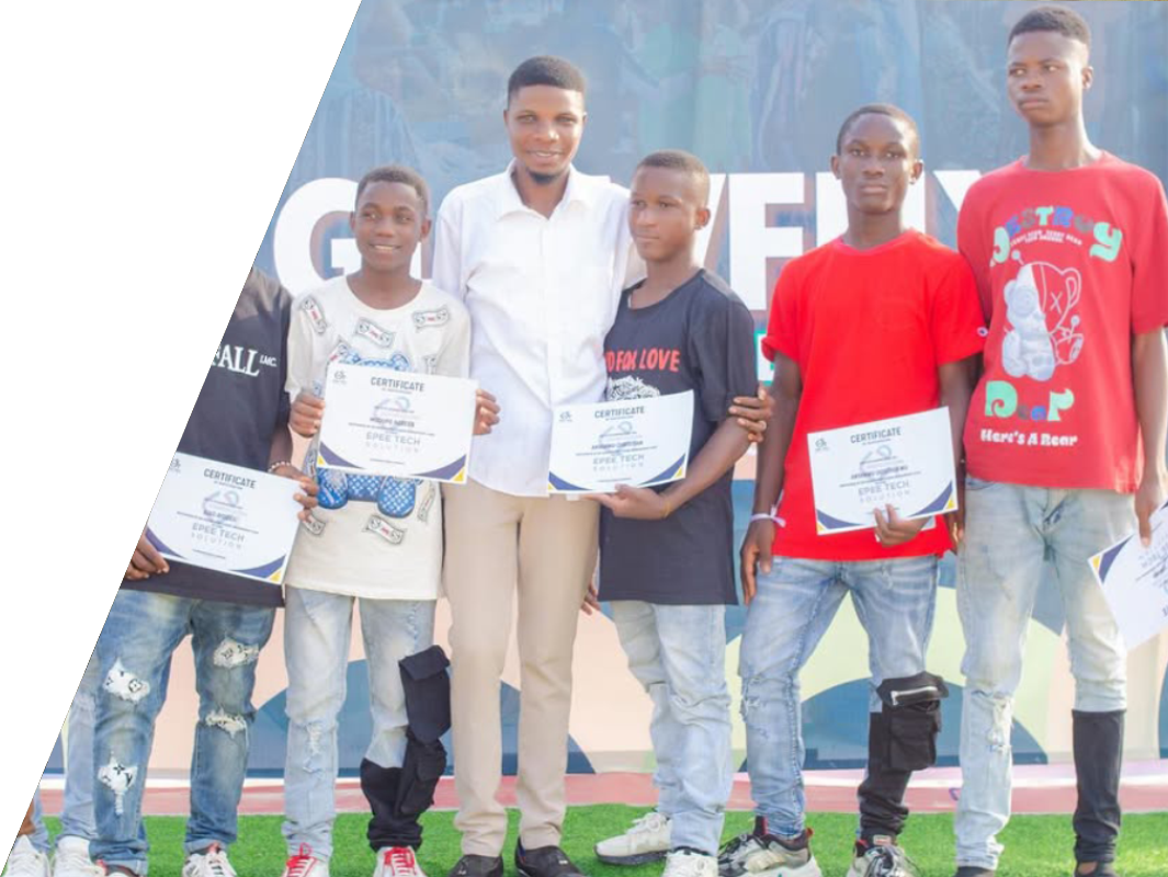 http://Free%20Tech%20Training%20for%20Future%20Innovators%20-%20Annual%20Scholarship%20Program%20-%20epeetech.com